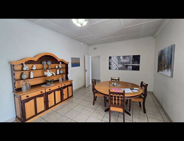 3 BEDROOM FREEHOLD FOR SALE IN SOUTH CREST